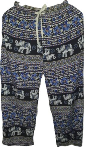 L'emblématique sarouel motif éléphant est le pantalon le plus confortable que vous n’aurez jamais porté ! Léger et très agréable, ce sarouel convient parfaitement pour les hommes et pour les femmes. Disponible en taille unique, il s'adapte à toutes les morphologies, grâce à sa matière élastique (viscose), et est disponible en 3 couleurs différentes.