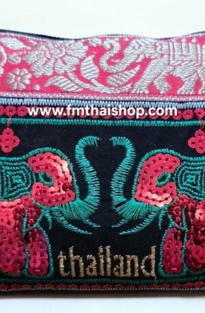pochette brodee rouge